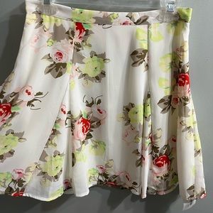 NWT✨ floral mini skirt